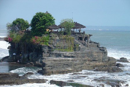 Pura Tanah Lot Tempel Bali Ligt Op Een Rots In Zee Voor De Kust Van